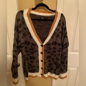 EUC - CARDIGAN SWEATER